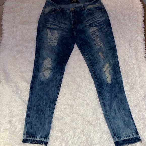 Women’s DAZL  Distressed Jeans - Picture 4 of 11